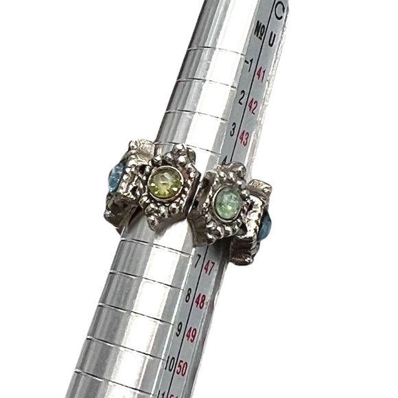 VINTAGE STRETCH RING W BLUE, GREEN & YELLOW CRYSTALS SET IN DARKENED SILVER - Picture 11 of 16